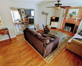 Stone Harbor Hideaway - Cape May Court House