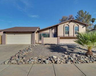 Mesa Vacation Rental w/ Private Pool & Fire Pit! - Mesa - Building