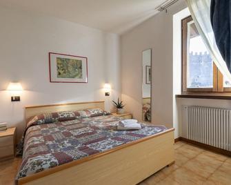 Villa Stanga - Gardaslowemotion - Tenno - Schlafzimmer