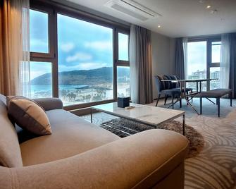 Saint Beach Hotel - Ciudad de Jeju - Sala de estar