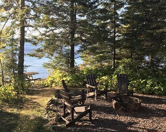 Beautiful and unique cabin on the shores of Lake Superior - Grand Marais - Patio