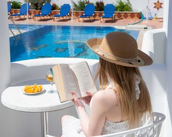 Cyclades Hotel - Karterados