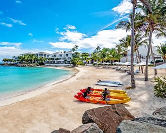 Hodges Bay Resort & Spa, an HQ Luxury Resort & Residences - St. John's - חוף