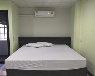 Malee House - Si Maha Phot - Habitación