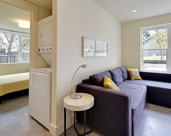 Leed Platinum Green Home Getaway - Seattle - Living room
