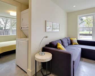 Leed Platinum Green Home Getaway - סיאטל - סלון