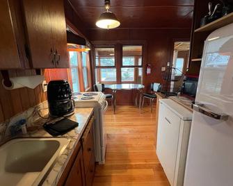 Close to Golf, Beach and Restaurants. - Seaside - Kitchen