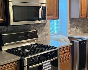 Tom’s Lake Views- Charming 2bedroom Apt nestled in the heart of the Finger lakes - Cayuga - Kitchen