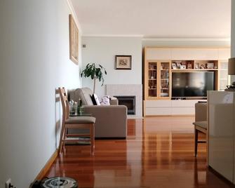 Cond Fechado, Piscina, Court de Ténis, Ginásio, Sauna e Banho Turco - Aveleda (Vila do Conde) - Wohnzimmer