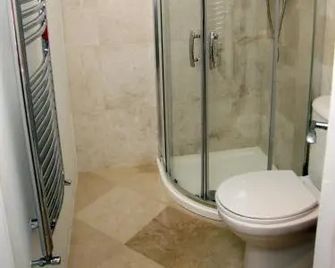Churchills Inn & Rooms - Windermere - Badrum