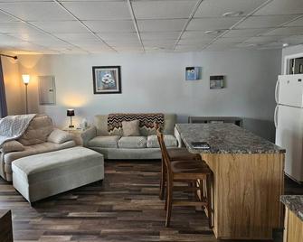 Cozy 1Bedroom in the heart of Historical Downtown Medford - Medford - Sala de estar