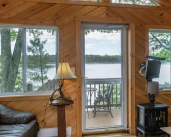 Cozy cottage - Harpswell - Living room
