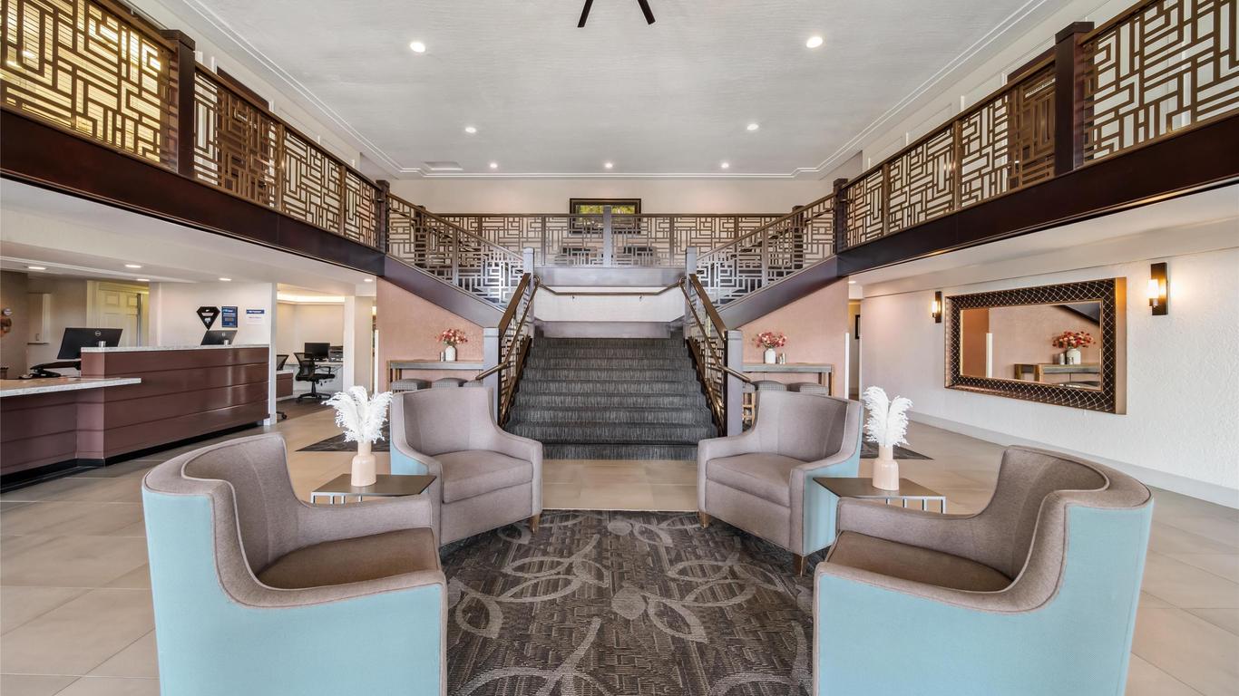 Best Western Plus Hilltop Inn