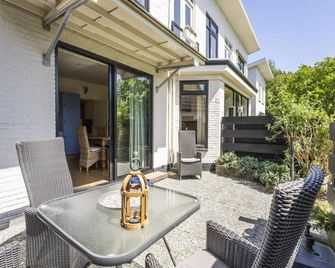 Detached 6 Pers Holiday Home - De Koog - Innenhof