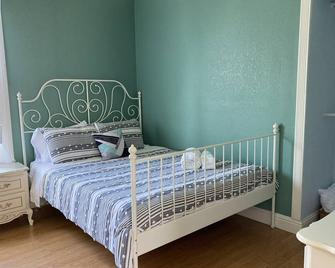 Charming Victorian Cottage Upper Unit 3 Bedroom Near Oakland's San Antonio Park - Oakland - Camera da letto