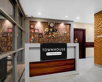 Townhouse Z Square Mall - Kanpur - Front desk