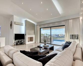 Luxurious Villa Solaris Next To The Beach - Sounion - Living room