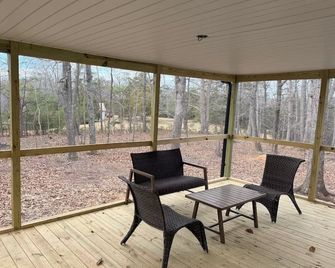 Charming 2-bedroom house in beautiful Chatmoss, VA AKA Martinsville,VA - Martinsville - Balkon