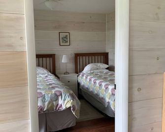 Lovely North Hero Location - North Hero - Bedroom