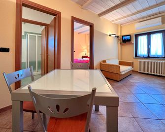 Agriturismo Bevione Davide - Farigliano - Comedor