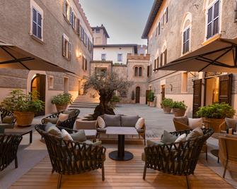 Borgo Dei Conti Resort Relais & Chateaux - Perugia - Patio