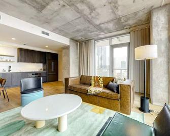 Luxe High Rise off of Rainey St - Austin - Wohnzimmer