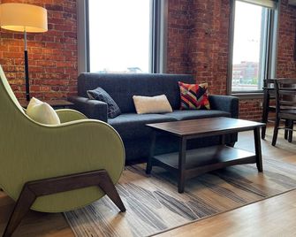 Your Gorgeous 2 Bed Travel Apartment Perfect for The Family - Spokane - Living room