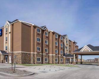 Microtel Inn & Suites By Wyndham Moorhead Fargo Area - Moorhead - Building