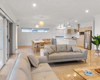 4 Corella Court - Pool and Jetty 12m max - Exmouth - Living room