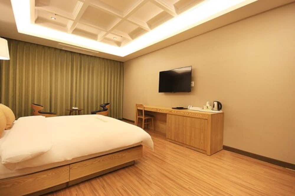 Lake 45 Hotel