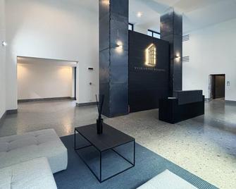 Italianway - Cecchi 18 - Milà - Vestíbul