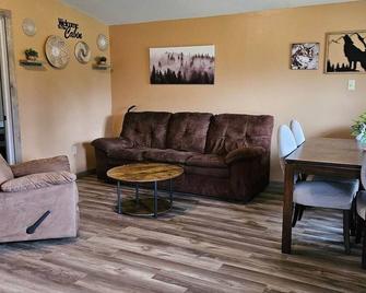Cozy Adk Cabin In Tupper Lake - New Build - Tupper Lake - Living room