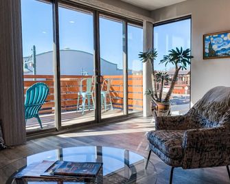 Main Street Loft/Luxury 2nd Floor 1100 sq ft Condo - Cottonwood - Wohnzimmer
