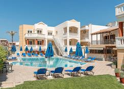 Artemis Apartments - La Canea - Piscina