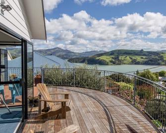 Le Bach - Sun drenched north facing deck, Harbour views & Free Wifi - Akaroa - Balcony