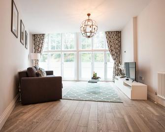 Windsor Castle Apartments - Windsor - Living room