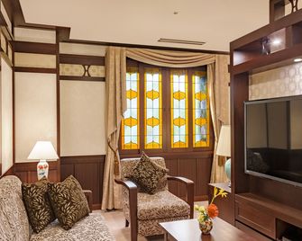 Kanazawa Hakuchoro Hotel Sanraku -Natural Hot Spring- - Kanazawa - Sala de estar