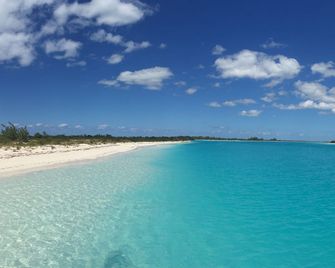 Palm Point Loft - Private two bed+ two bath on the canal IG@PalmPointTCI - Grace Bay - Playa