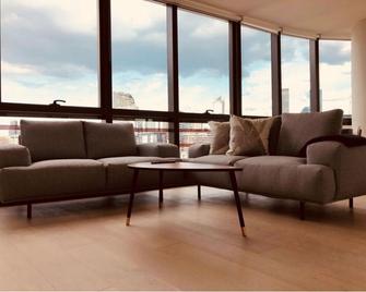 Winston Apartments Docklands - Melbourne - Living room