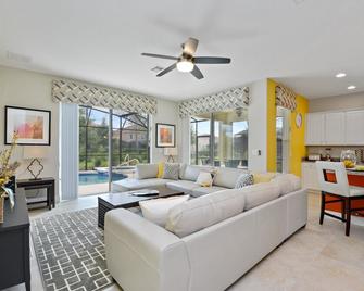 Serene Bliss House 6 Bedroom - Davenport - Wohnzimmer