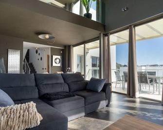 Descubre Villa Oasis - Confort, diseño y naturaleza a un paso de Valencia - Chiva - Sala de estar