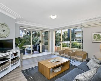 Chats - Light & Bright Newly Refurbished Apartment In Central Chatswood - 車士活 - 客廳