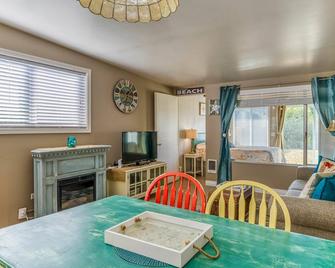 Stardust Dunes Condo - Ocean Shores - Dining room