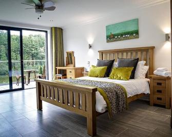 Canada Lodge and Lake - Cowbridge - Slaapkamer