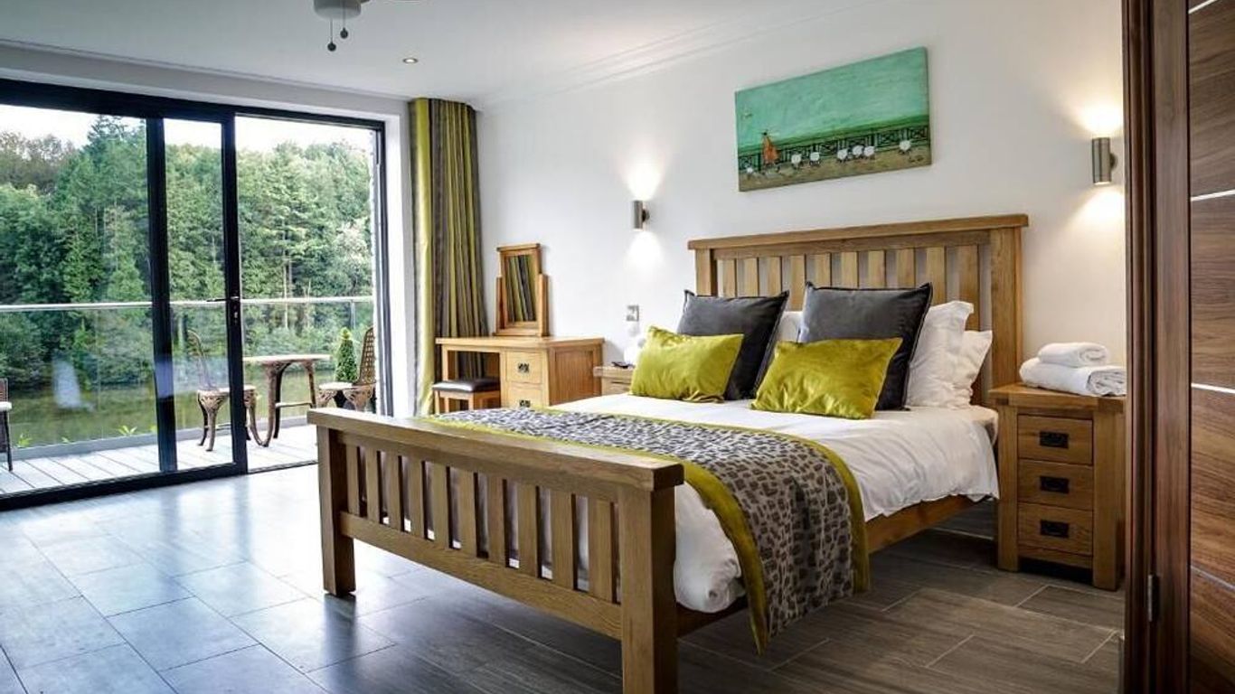 Canada Lodge and Lake