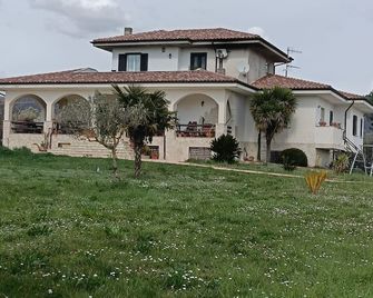 Belvedere - Bed & Breakfast - Casa Vacanze - 포질리 - 건물