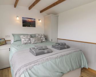 Tan Y Castell Shepherds Hut - Llangollen - Bedroom