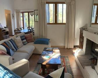 Bleu Azur villa, close to Esterel beaches, Cannes and Nice, and the pre-Alps. - Seillans - Sala de estar