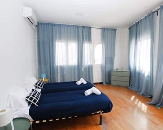 La casa del Pi · La casa del Pi · House in the city, next to Barcelona and beach - Badalona - Bedroom