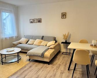 Studio Suite mit Service wie im Hotel - Göppingen - Living room
